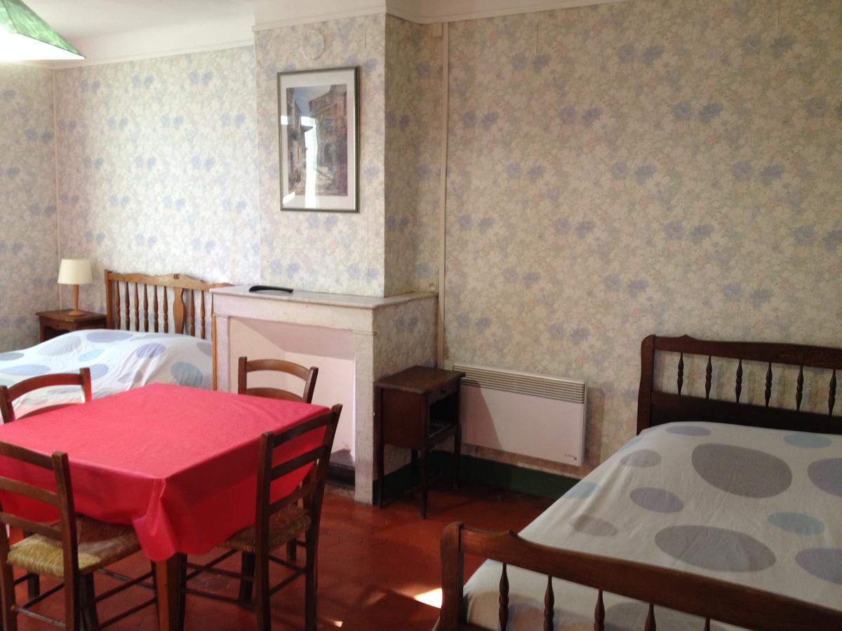 Bar Hotel De La Place Mezel Екстериор снимка