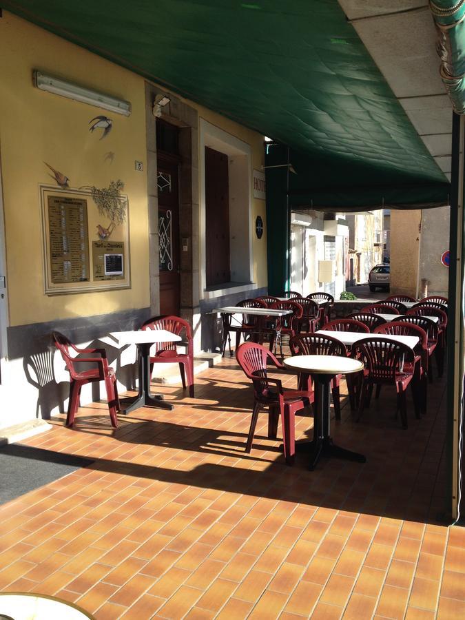Bar Hotel De La Place Mezel Екстериор снимка