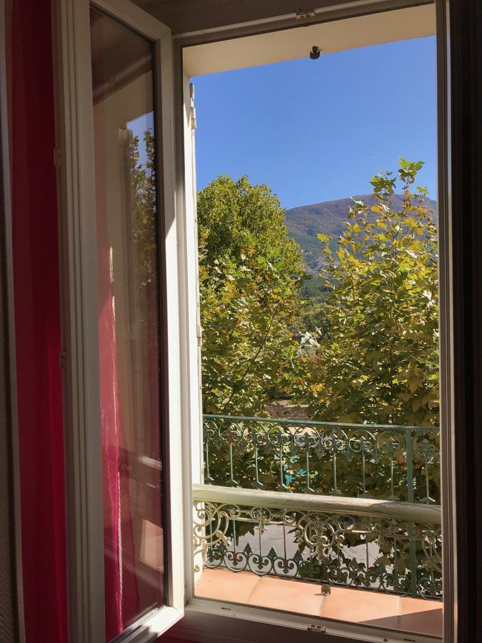 Bar Hotel De La Place Mezel Екстериор снимка
